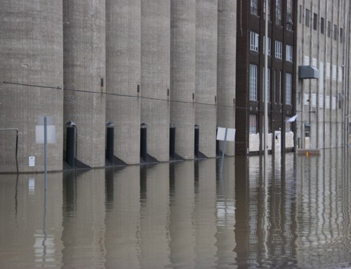 Picture of the Day: Flooded Grain Elevators at Alton